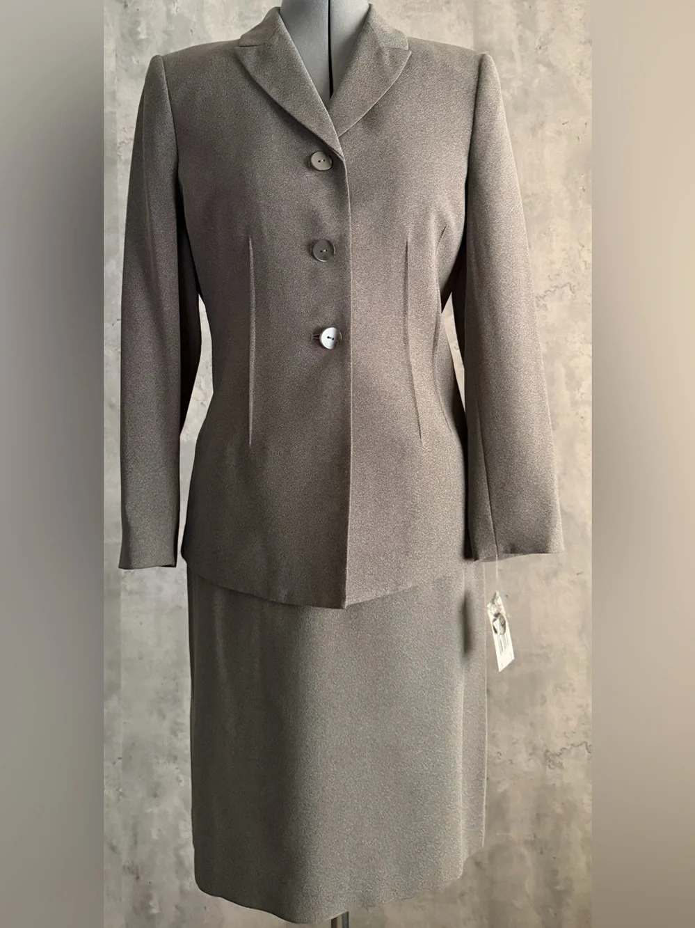 NWT Le Suit 2-Piece Skirt Suit Set Gray Tailored Blazer Office Work Career 8P
